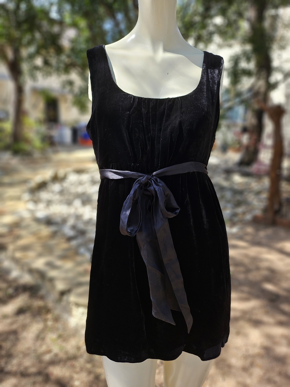 The Gap Black Velvet Sleeveless Dress with Bow Waist Size 6